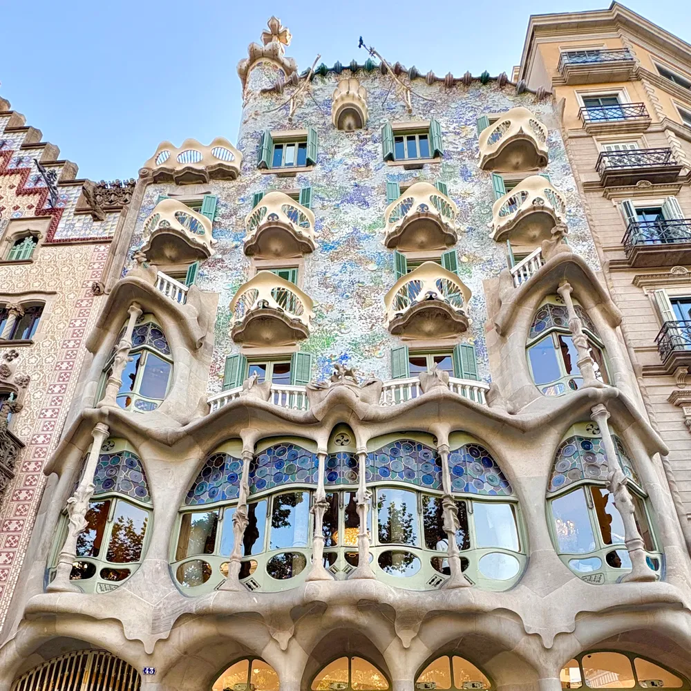 波多→巴塞隆納 / 格拉西亞大道:巴特婁之家 Casa Batlló・阿馬特耶之家 Casa Amatller・傑歐莫雷拉之家 Casa Lleó Morera・安東尼美術館 Fundació Antoni Tàpies / Tapas @ Cerveceria Catalana
