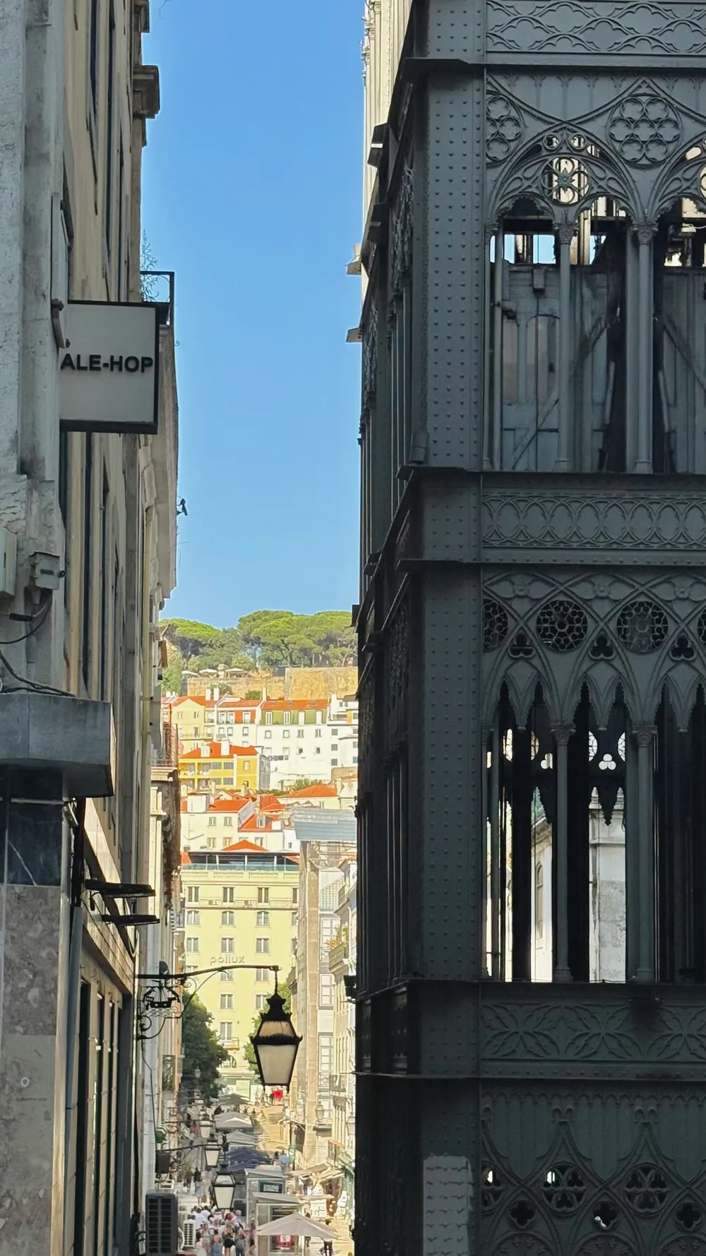 Alfama 區漫步：里斯本主教座堂・聖露西亞觀景台・太陽門觀景台・恩寵觀景台 / Ginjinha 櫻桃酒 / Manteigaria 蛋塔 / 上城區：卡爾莫修道院・Bertrand 書店 / 葡式傳統料理 Taverna Alfacinha / 法朵小酒館 A Tasca do Chico