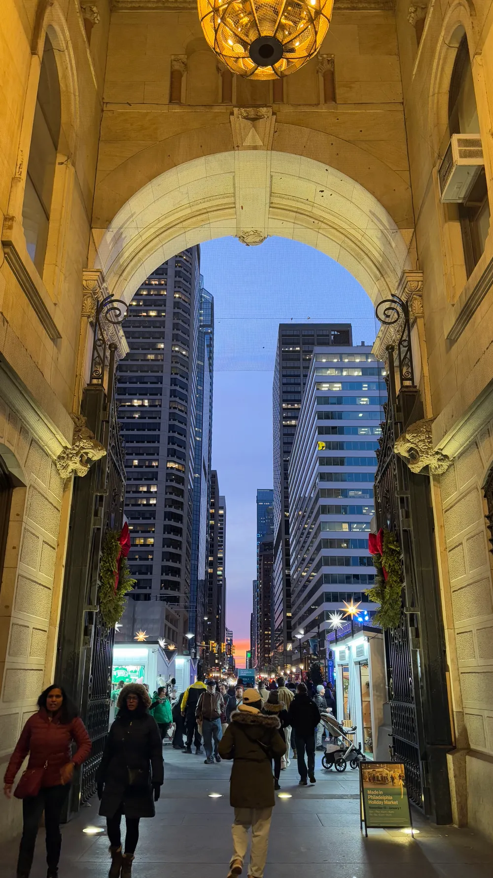 搭 Amtrak 火車前往費城 / Reading Terminal Market / 費城市政廳/Macy's管風琴 / 聖誕市集