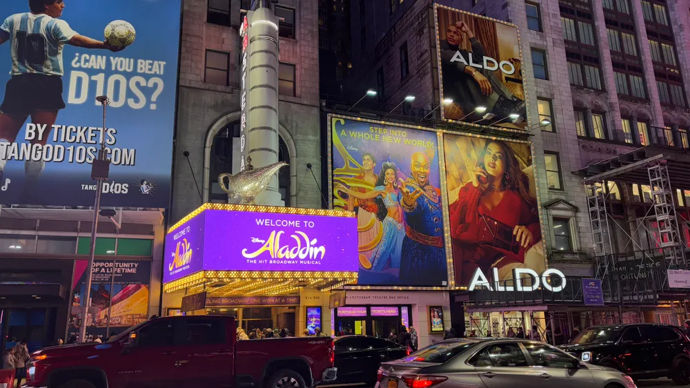 世貿中心觀景台 One World Observatory / 紐約大學 NYU / Chelsea Market:以色列料理 @Miznon / Little Island / 聖誕限定古董列車 / Joe's Pizza / 百老匯音樂劇:Aladdin